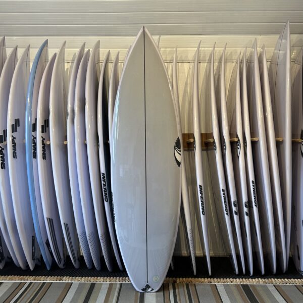 Sharpeye Inferno 72 - 5’10 19,25 x 2,60 = 29,9L