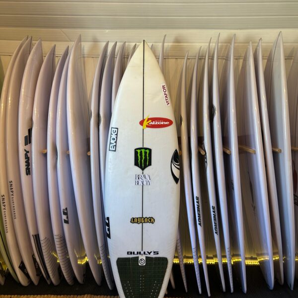 Sharpeye 5'7 18.1/2 x 2.3/8 = 24,8L - Laura Raupp